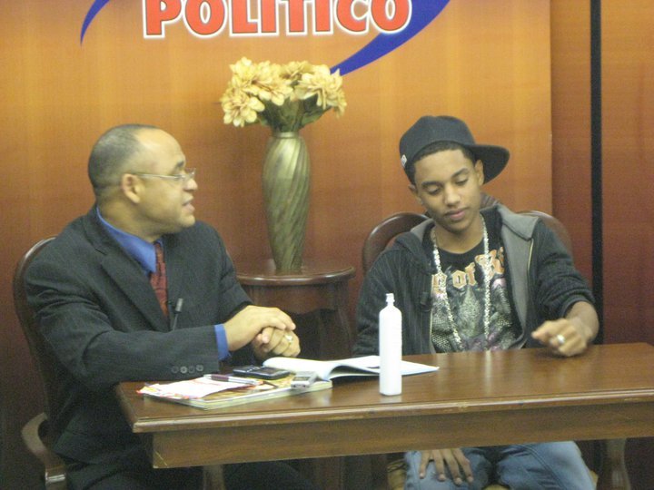 Junec "El Fenomeno" Entrevistado en Coctel Politico